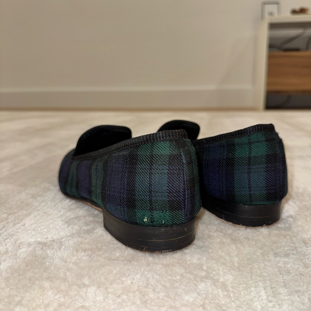 Elegant Plaid Loafers in Black and Green - Picture 9 of 15